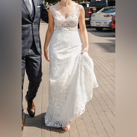 Elegant Tara Lauren Wedding Dress - Picture 12 of 13